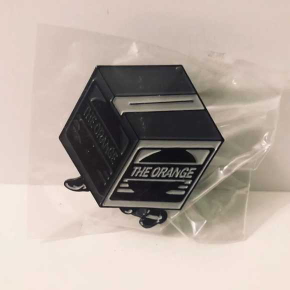 Metal Gear Solid The Orange Box Enamel Metal Pin Double Rubber  Backing - Picture 3 of 8